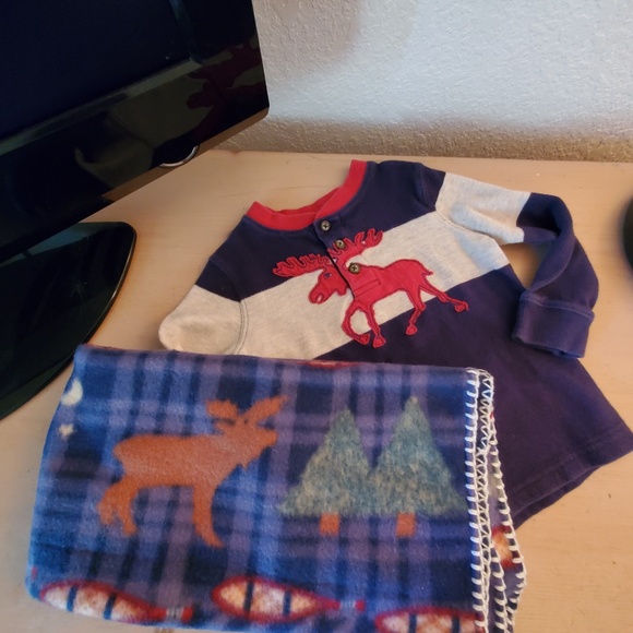 OSHKOSH Kids Long Sleeve Pullover Sweater & Coordinating  Nap Blanket 24 Months - Picture 5 of 5